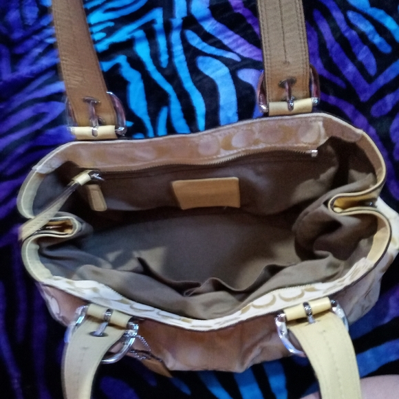 Purses - Picture 8 of 11